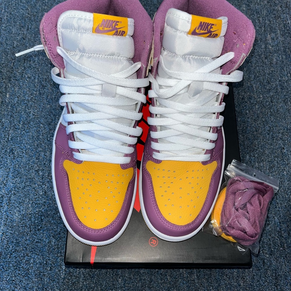 Air Jordan 1 retro high og (Purple and Yellow) brand new